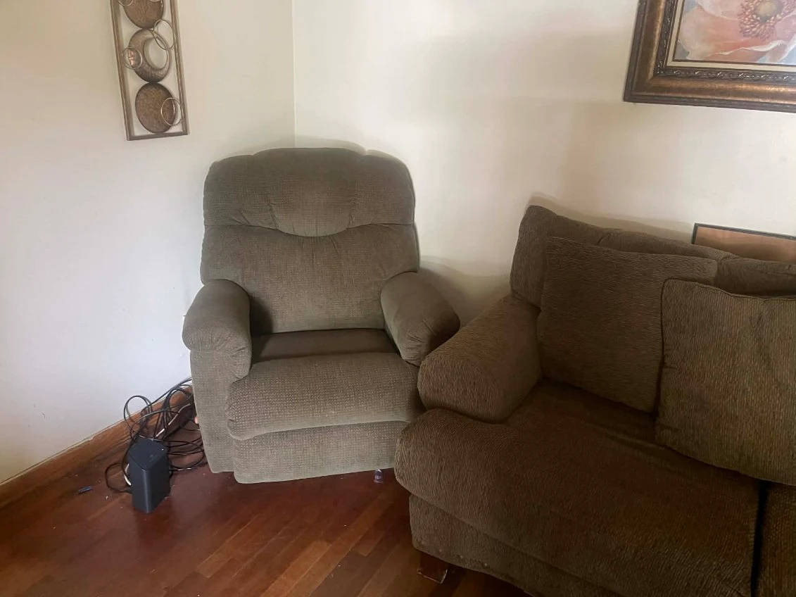Furniture being removed from a Byron, GA home